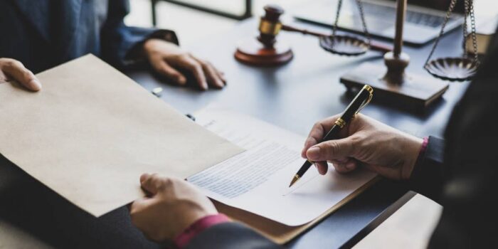 how to sue an insurance company